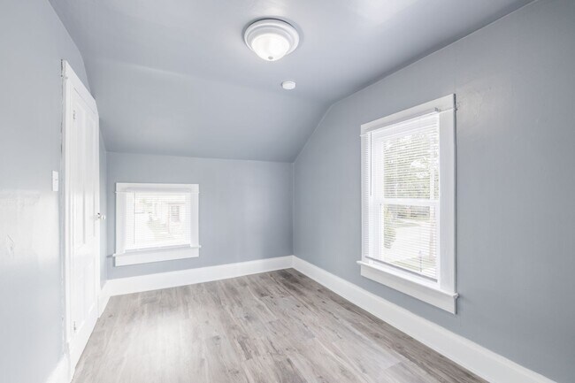 Building Photo - 220 4th Street