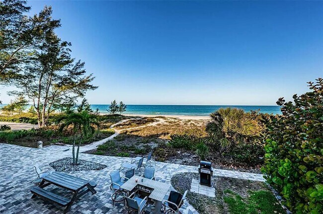 Foto del edificio - Beachfront Paradise in Indian Shores – Stunning Gulf & Intracoastal Views! 3bed|2bath