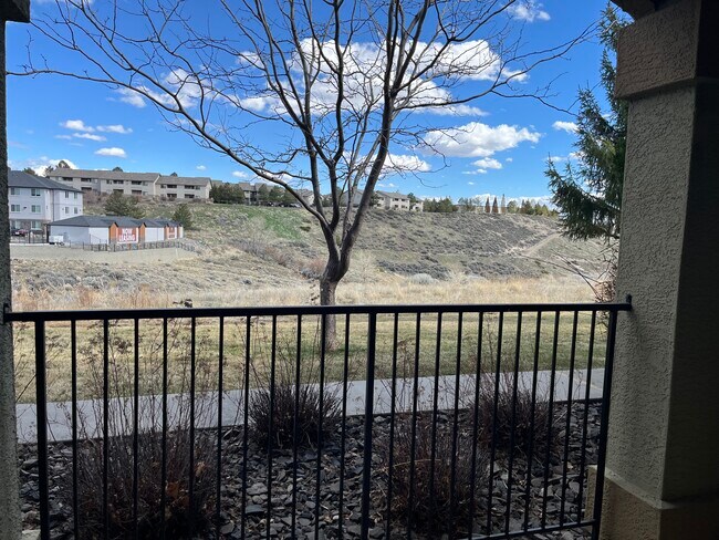 Foto del edificio - 6850 Sharlands Ave