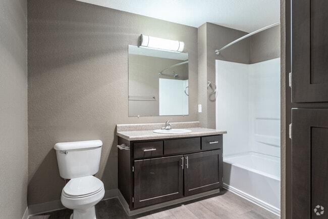 1BR, 1BA - 774 SF - Fieldstone