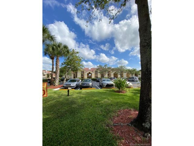 Foto del edificio - 7610 Westwood Dr