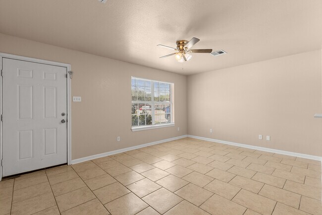 Building Photo - 233 E Craven Ave