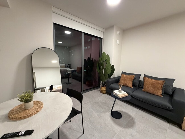 Building Photo - 121 NE 5th St