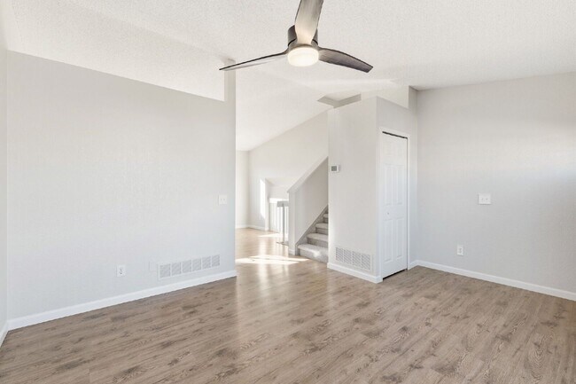 Foto del edificio - 926 Daffodil St