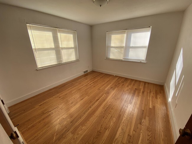 Foto del edificio - 614 Tesmore Pl