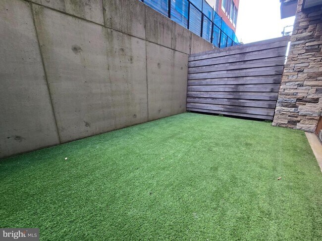 Foto del edificio - 1320 Fenwick Ln