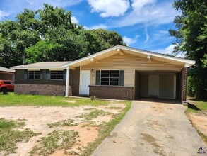 Building Photo - 215 Palomino Ln