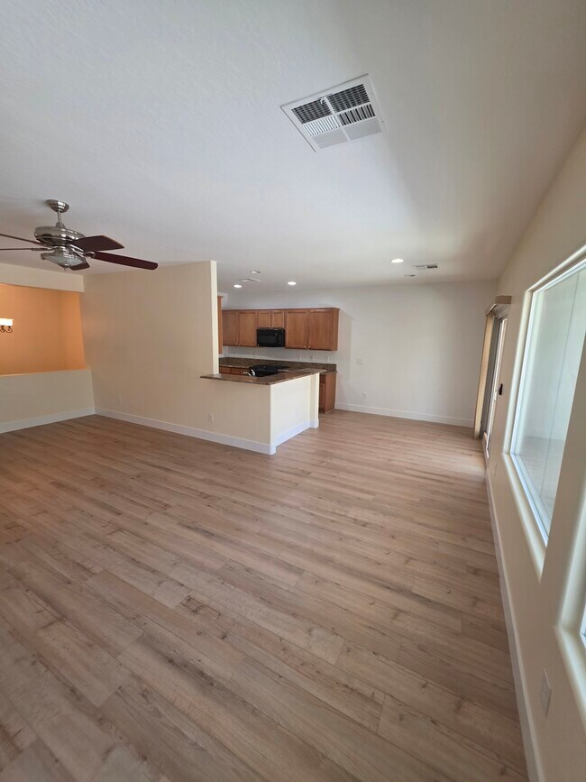 Foto del edificio - 3241 Flyway Ct