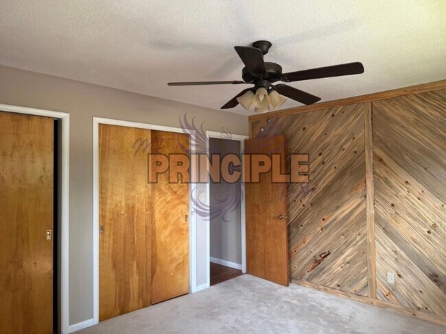 Foto del edificio - Updated 3 Bedroom House in a Family Friendly Neighborhood