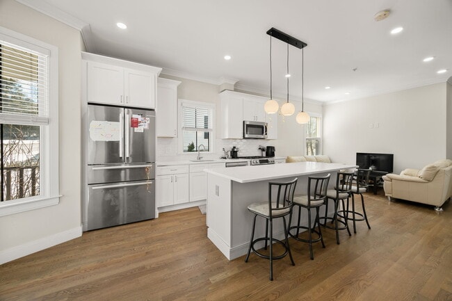 Building Photo - 153 Foster St