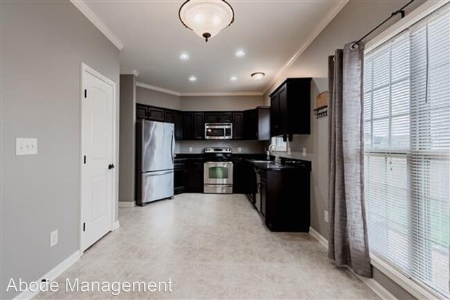 Building Photo - 4 br, 2.5 bath House - 3493 Southwood Dr