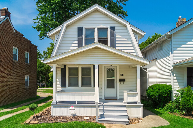 Building Photo - 204 W Pacemont Rd