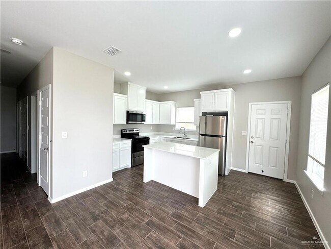 Building Photo - 1612 Canelo Dr