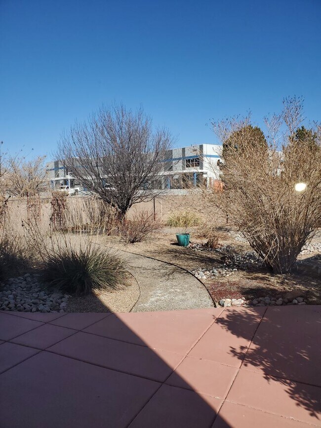 Foto del edificio - VISTA DEL NORTE 3 Bedroom 2 Bath 2 Car Garage