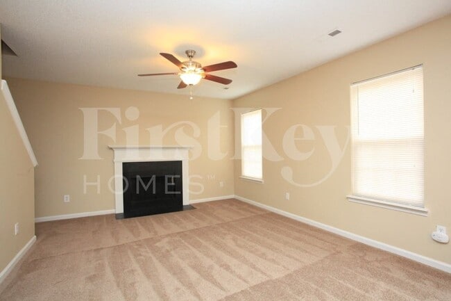 Building Photo - 906 Grassy Patch Ln