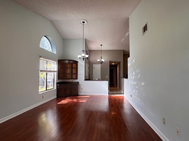 Building Photo - 151 Lakepointe Cir