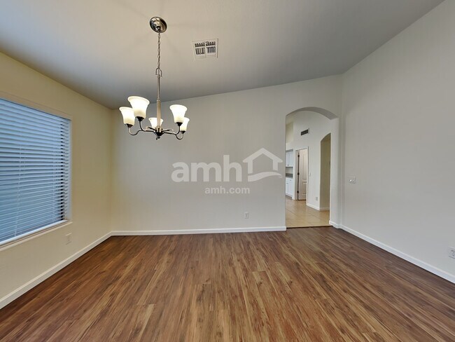 Foto del edificio - 16385 W Washington Street