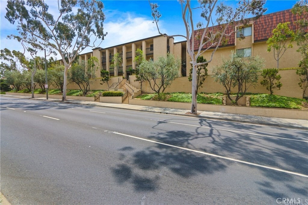 1460 E Willow Street Unit 112 Condo for Rent in Signal Hill, CA