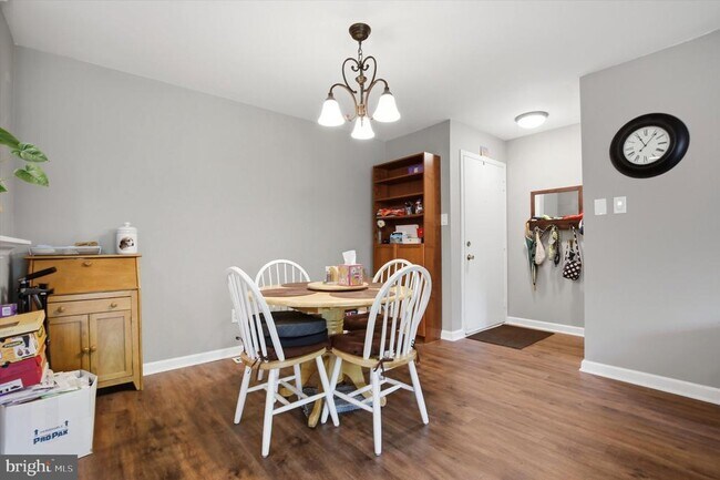 Foto del edificio - 1003 Thornton Ct