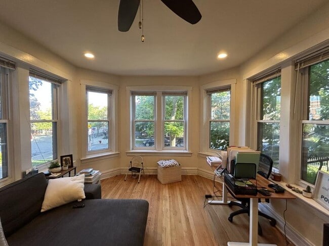 Building Photo - 1 bedroom in Chicago IL 60625