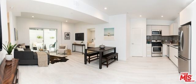 Foto del edificio - 625 S Barrington Ave