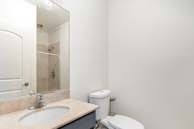 Foto del edificio - 641 E 50th St