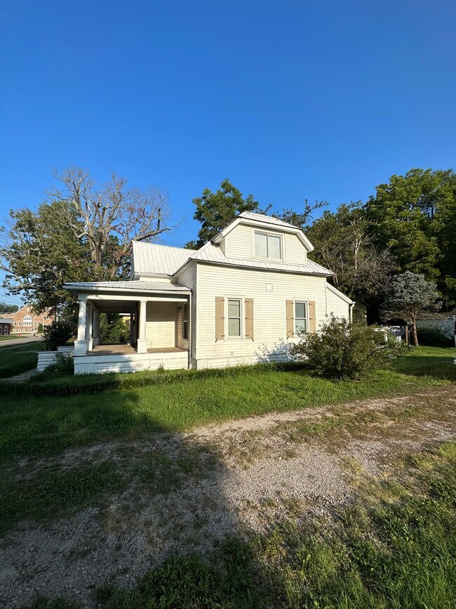 Building Photo - 333 E Stoddard St