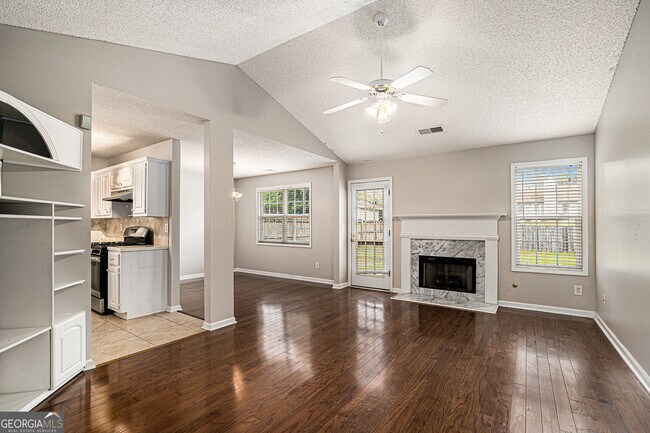 Building Photo - 616 Amelia Creek Ct SE