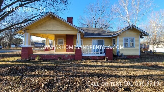 Building Photo - 109 S Smith St | $1295 | 4 beds, 1 full bath
