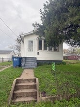 Building Photo - 722 Coyne Ave