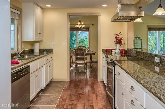 Building Photo - 1594 Angel Crest Dr