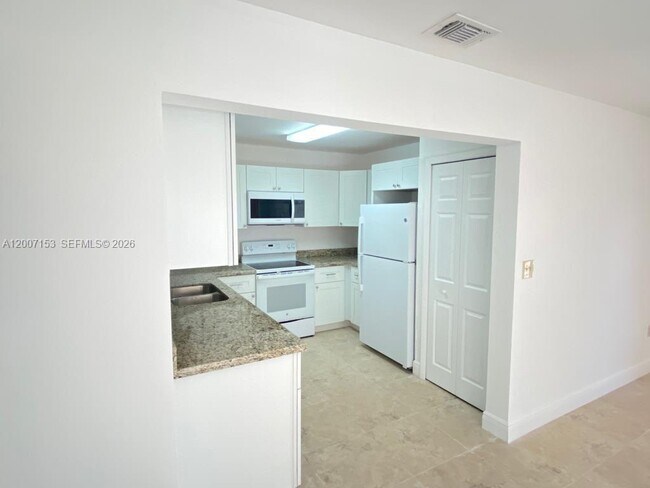 Foto del edificio - 881 W 37th St