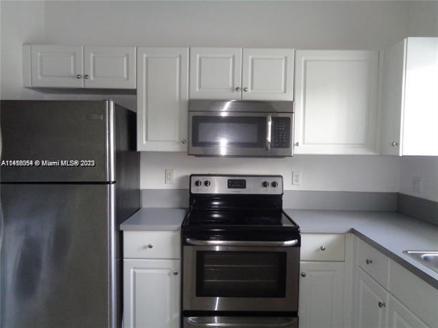 Building Photo - 3854 SW 48th Ave
