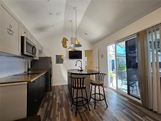 Foto del edificio - 330 SW 13th St