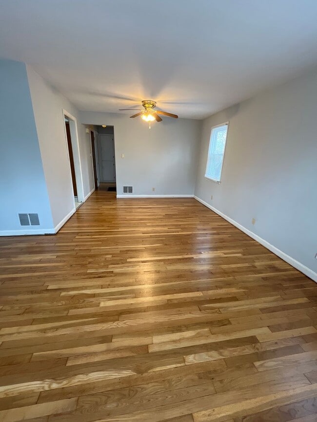 Building Photo - 943-945 Sheridan