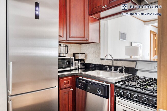 Foto del edificio - 145 W 58th St