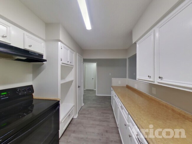 Foto del edificio - 7118 Foxway Ln