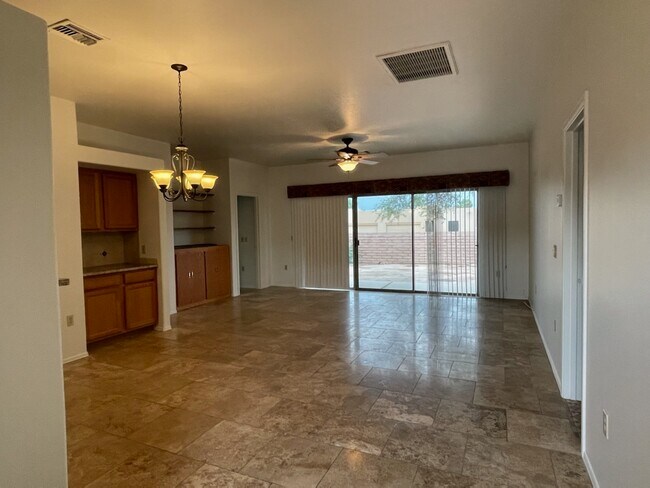 Foto del edificio - 3633 S Paseo de Los Nardos