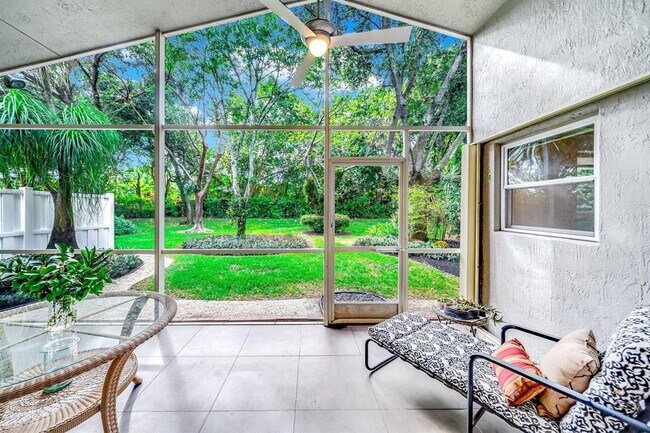 Foto del edificio - 7638 Charing Cross Ln