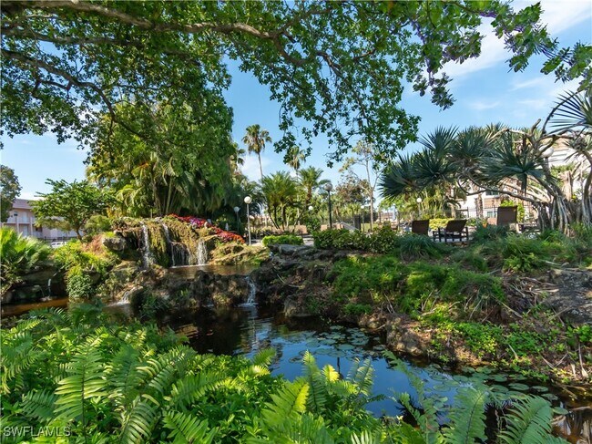 Foto del edificio - 499 Forest Lakes Blvd