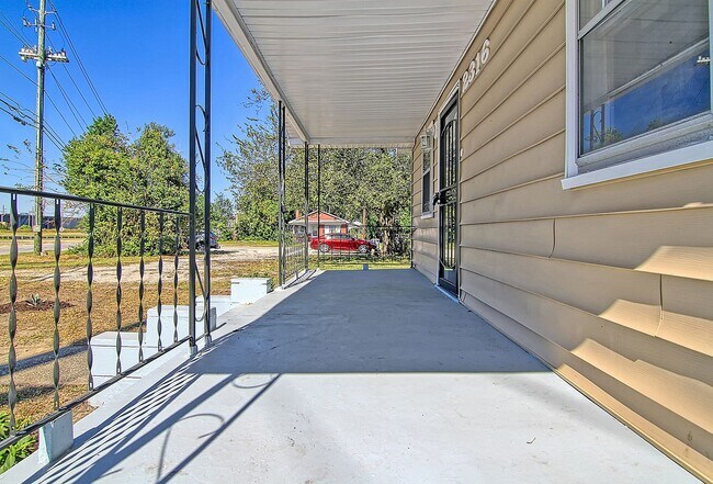 Foto del edificio - Modern Retreat Minutes from Downtown Charleston