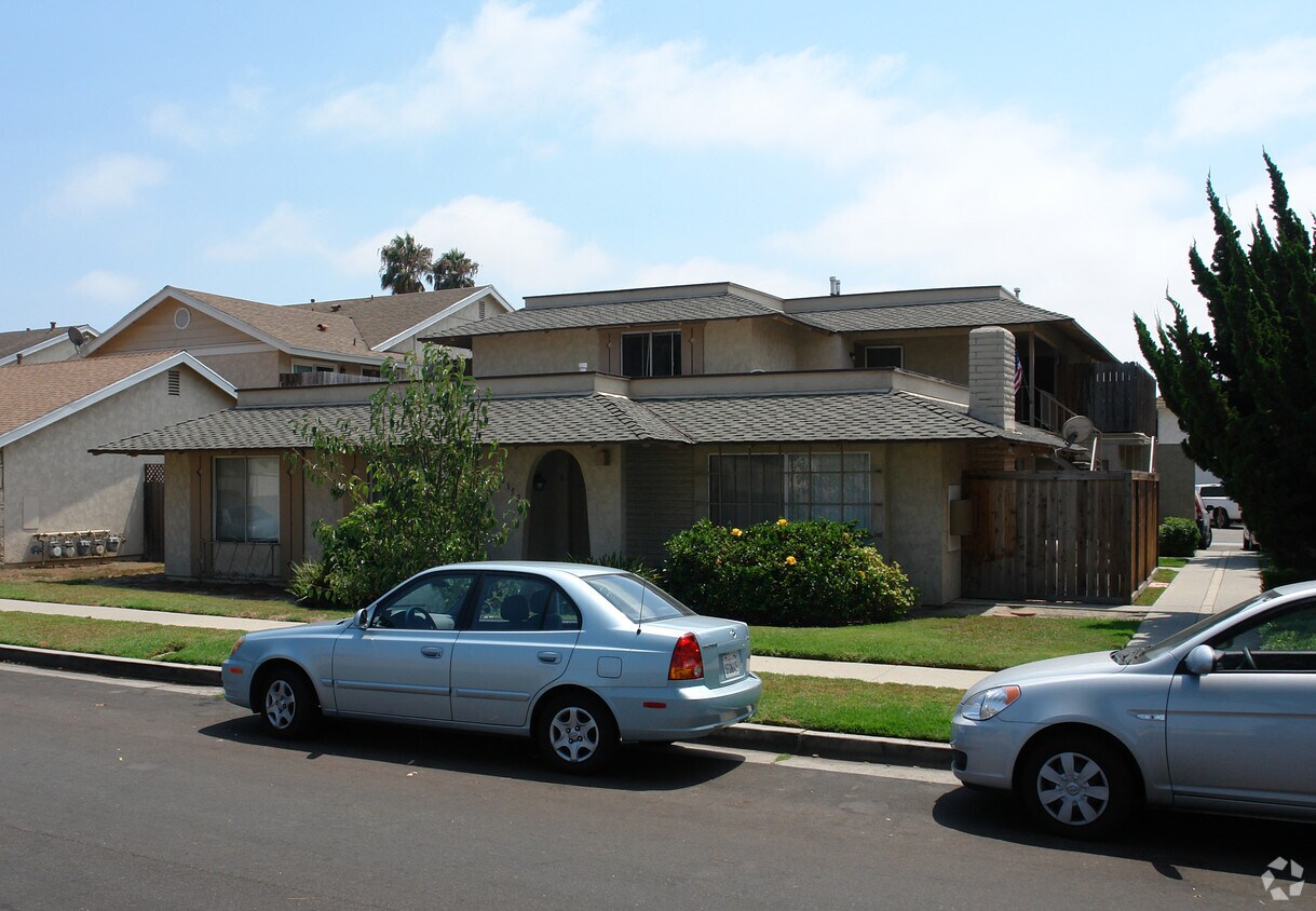 Primary Photo - 6152 Warner Ave