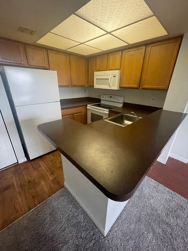 Building Photo - 718 Executive Center Dr