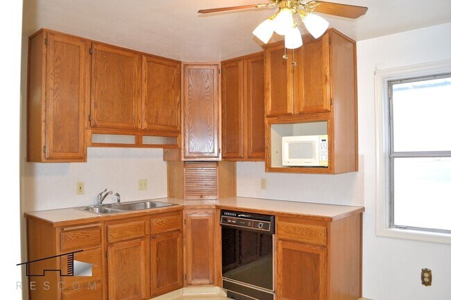 Building Photo - Ogden Large 1 Bedroom 2 Bathroom.