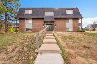 Building Photo - 209 E Highline Cir