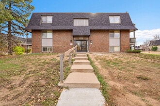 Building Photo - 209 E Highline Cir