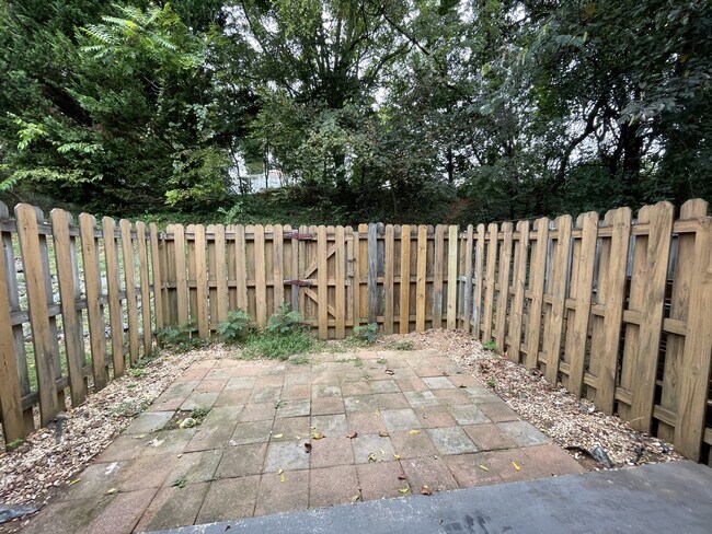 Foto del edificio - 158 Cedar Crest Dr