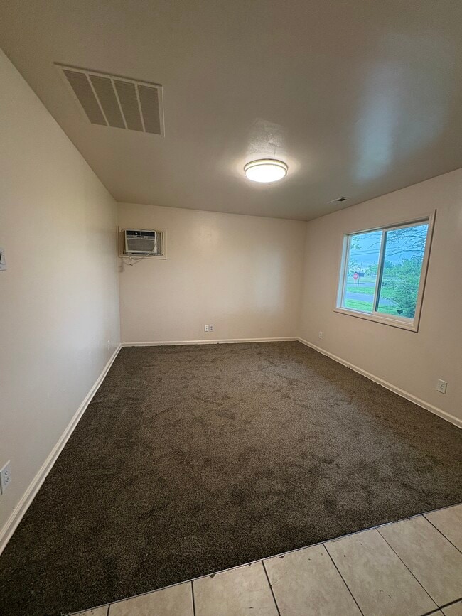 Building Photo - 4425 Thompson Dr