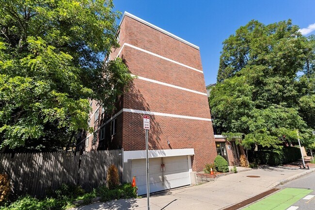 Foto del edificio - 1691 Cambridge St