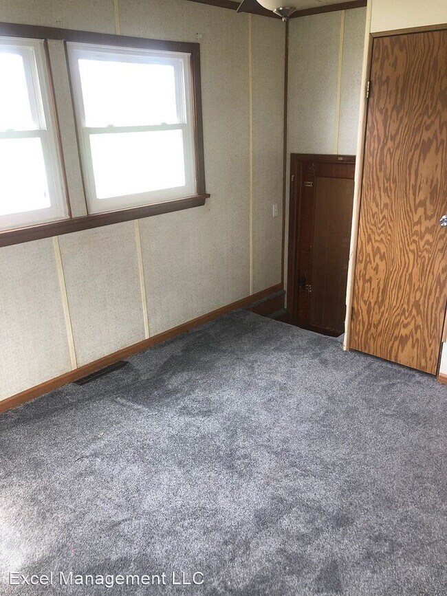Building Photo - 4 br, 1 bath House - 104 River St